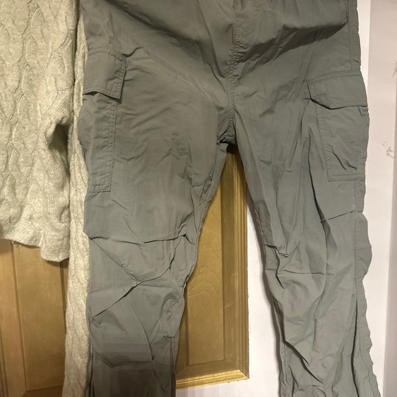 H&M cream green Knit Sweater and joggers - Picture 3 of 6